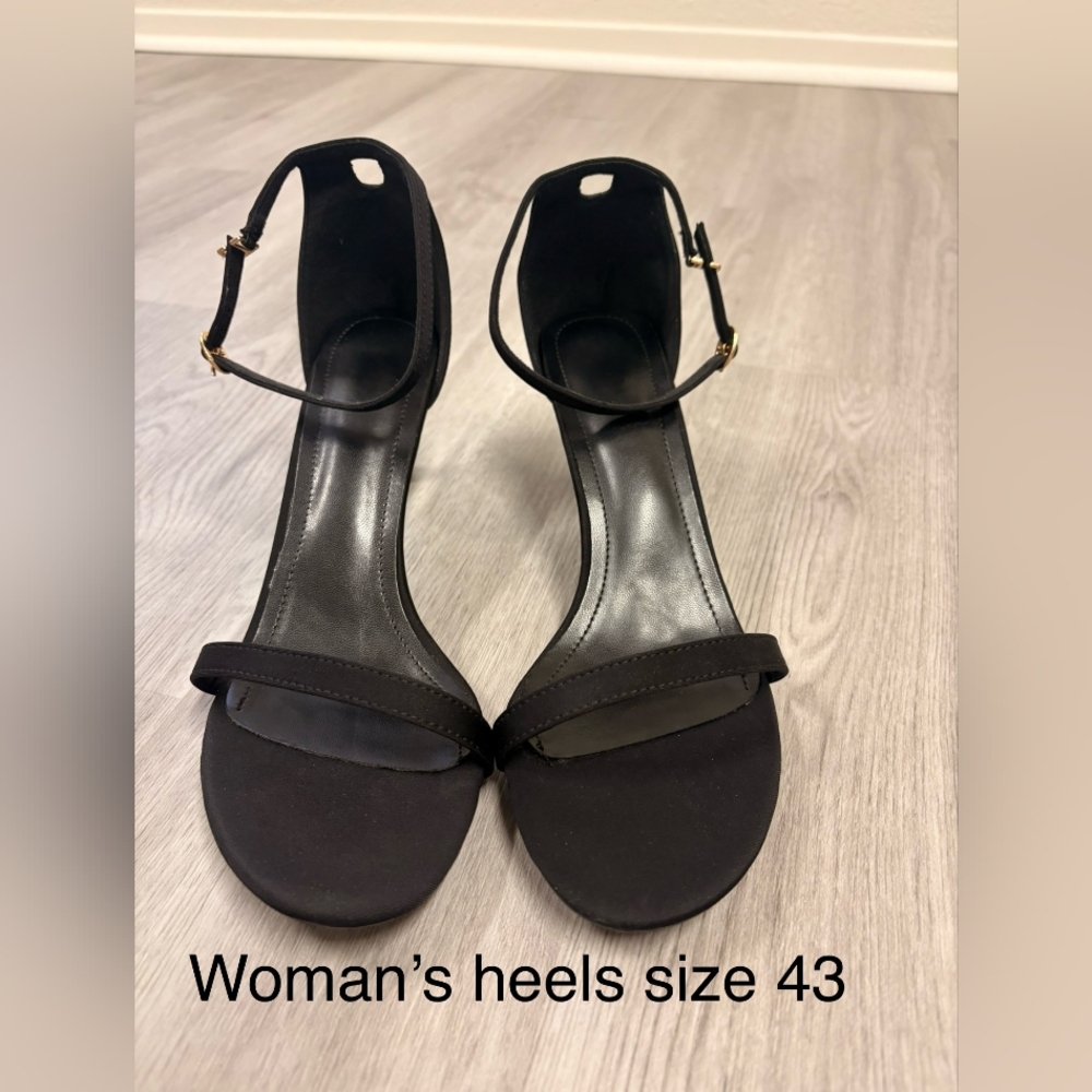 Elegant Black Women's Strappy Heels Size 10